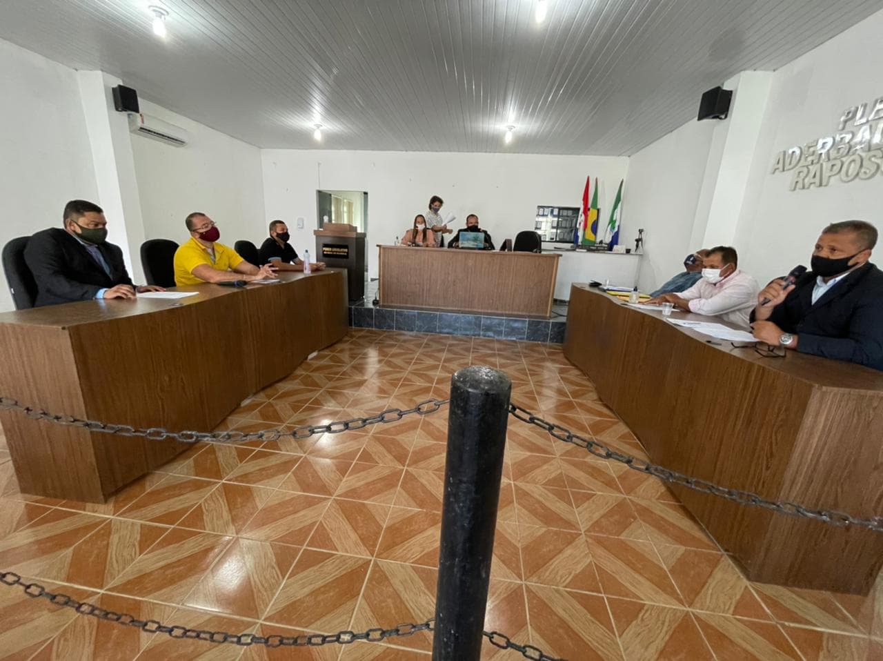 Imagem da notícia: Câmara dá posse a vereador suplente, recebe matérias do Executivo e discute acesso da população as praias do município