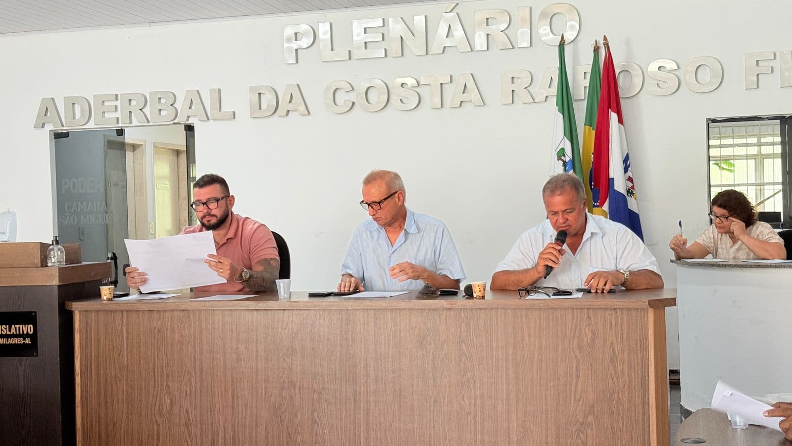 Imagem da notícia: Câmara Municipal realiza 13ª Sessão Ordinária com aprovação de projeto de lei e indicações