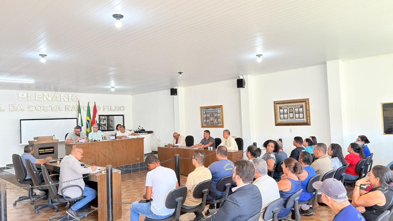 Imagem da notícia: Câmara de São Miguel dos Milagres realiza 16ª Sessão Ordinária com foco em planejamento orçamentário e homenagens